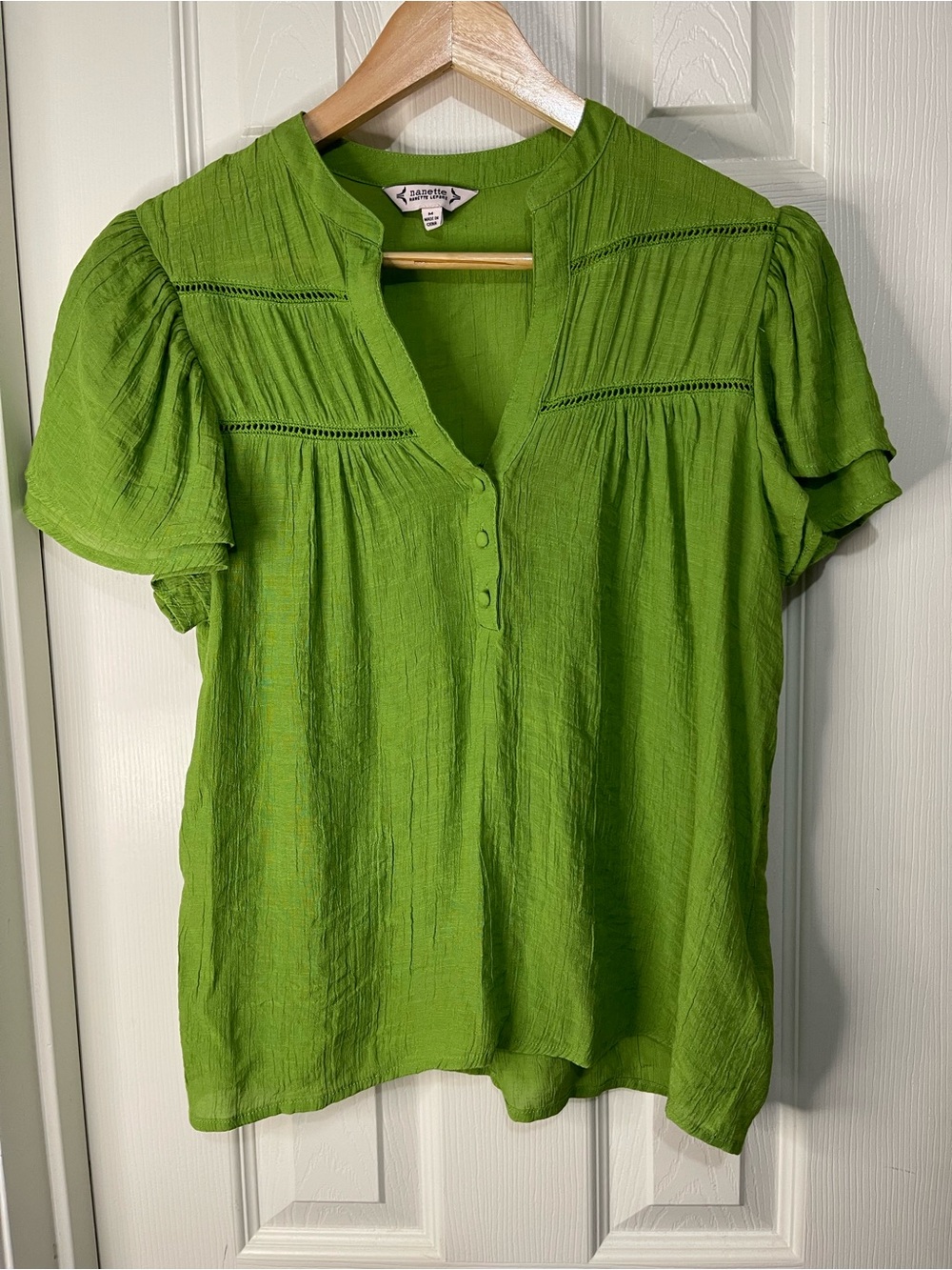 Nannette Lapore Green Flutter Sleeve V-Neck Preppy Workwear Blouse size Medium